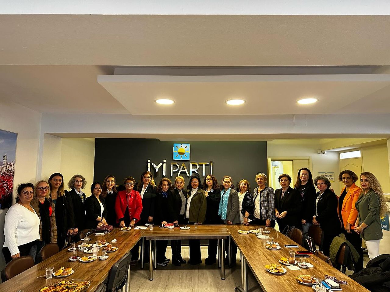 İYİ Parti İzmir İl Başkanlığı, Kadın Politikaları Toplantısı düzenledi