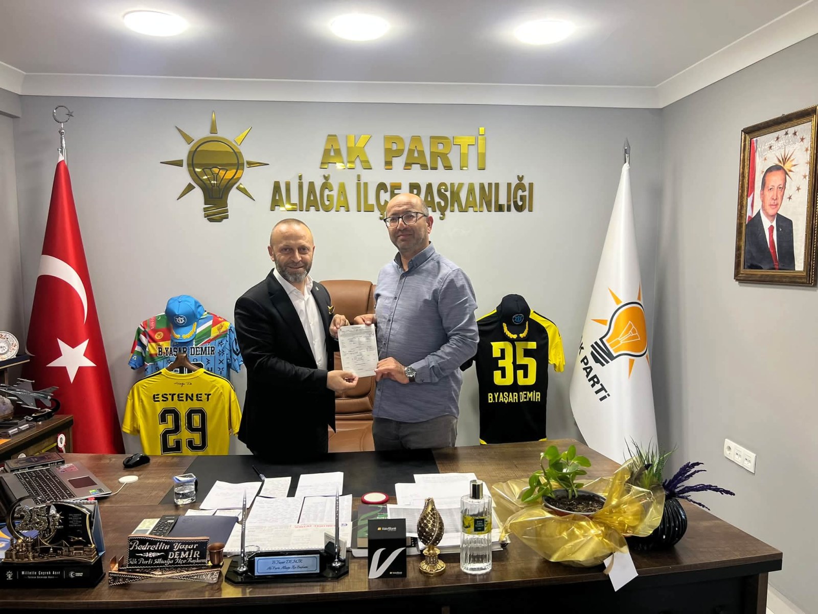 CHP Aliağa İlçe Başkan Yardımcısı Hakan Mayda, AK Parti’ye Katıldı