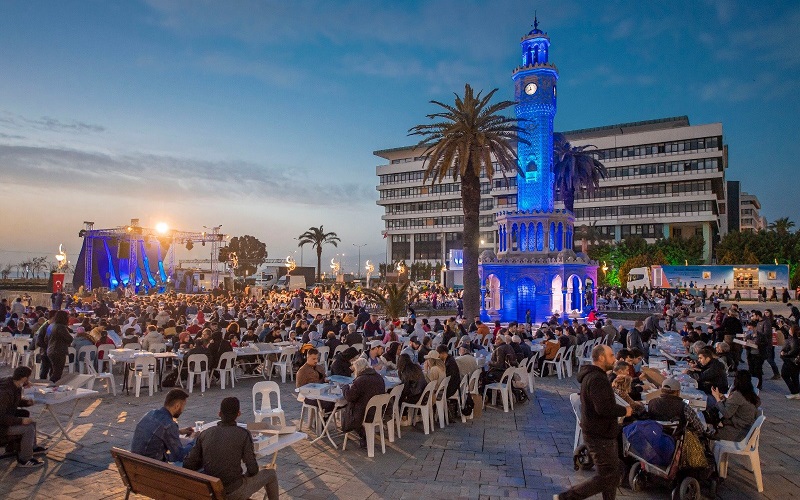 İzmir dayanışması Ramazan’da da sürüyor