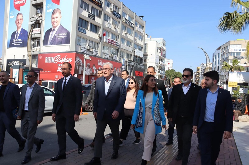 Müsavat Dervişoğlu, Aliağa ve Menemen'de Esnaf Ziyaretleri Gerçekleştirdi