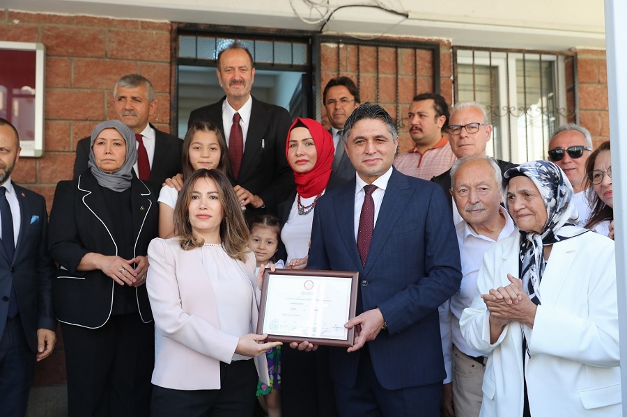 Aliağa Belediye Başkanı Serkan Acar Mazbatasını Aldı