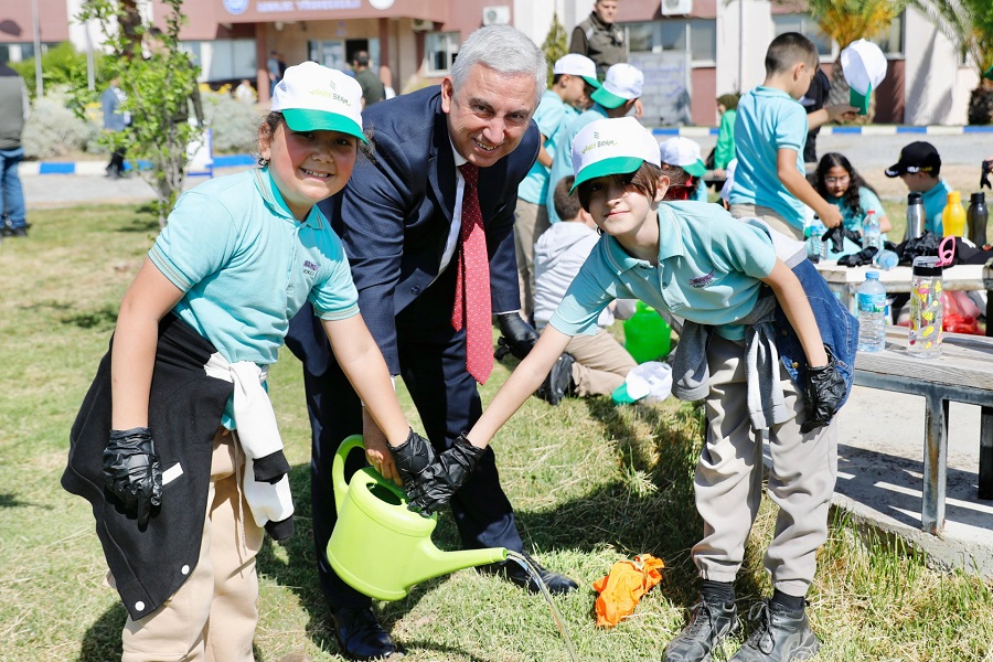 BERGAMA BELEDİYE BAŞKANI DR. TANJU ÇELİK “ORMAN BENİM” ETKİNLİĞİNE KATILDI