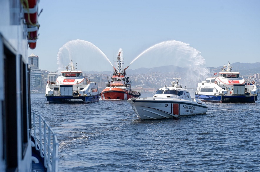 İzmir Körfezi’nde Kabotaj Bayramı coşkusu