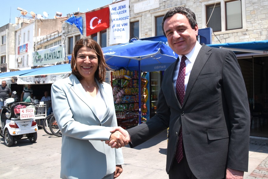 KOSOVA BAŞBAKANI FOÇA’YI ZİYARET ETTİ