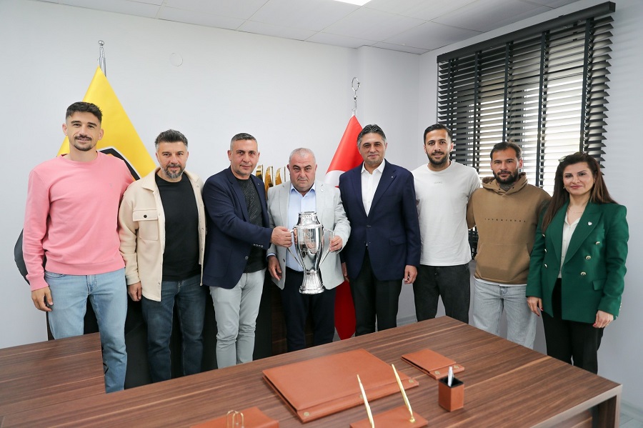 2. Lige yükselen Aliağaspor FK, Şampiyonluk Kupasını Aldı