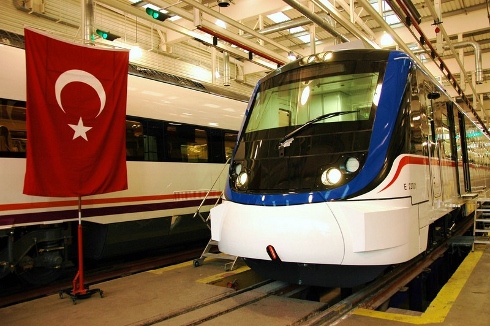 Bakanlık, İzban tren hattına TCE Ege Limanının doğrudan bağlanmasına onay verdi