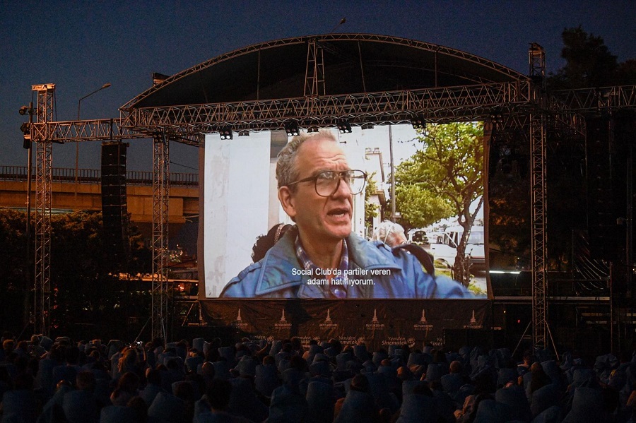Açık havada sinema keyfi başladı