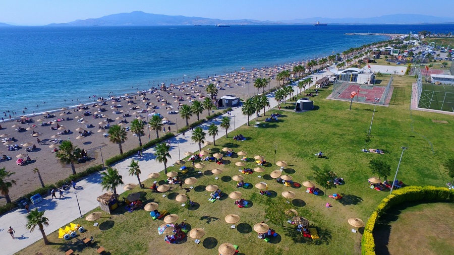 Aliağa’da Mavi Bayraklı Ağapark ve Ön Plajlar, Sezona Kapılarını Açtı
