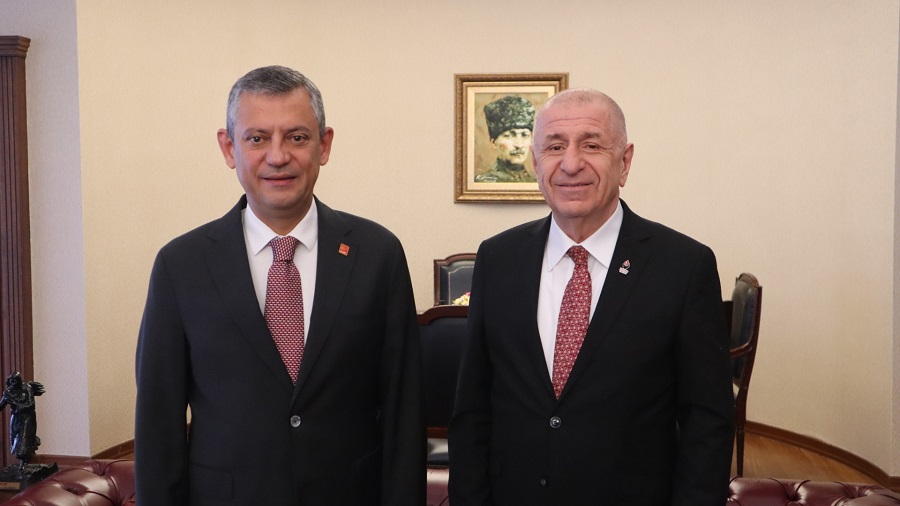 Ümit Özdağ, CHP Genel Başkanı Özgür Özel’i ziyaret etti