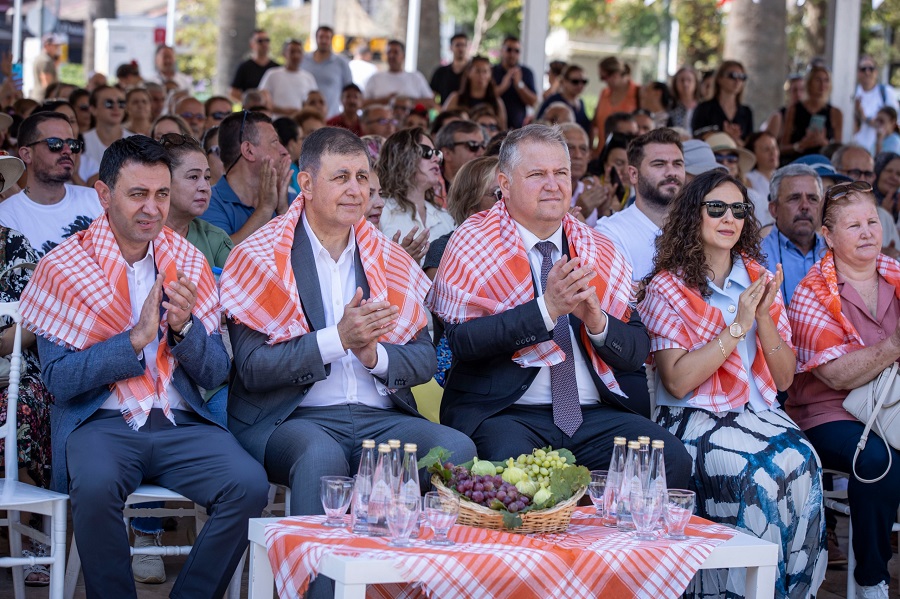 Urla Kaymakamıyla Cemil Tugay arasında 'alkış' krizi