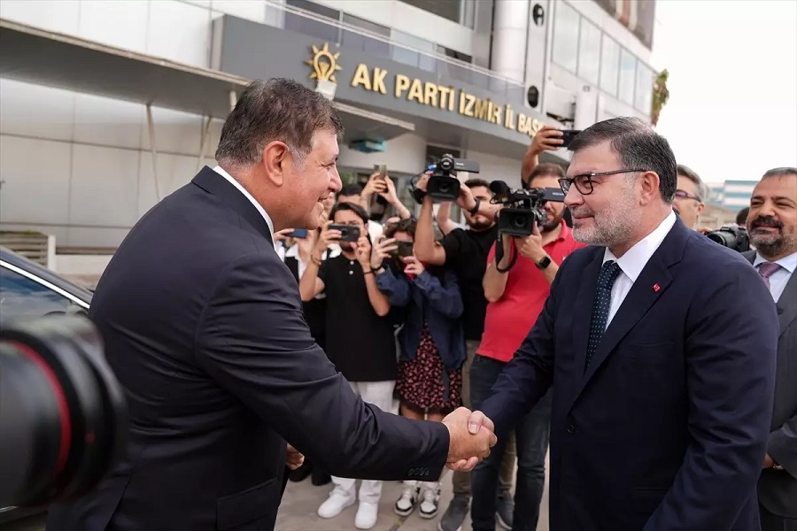 Çöpü AK Parti İl Başkanlığı'nın önüne dökmek zorunda kalacağız