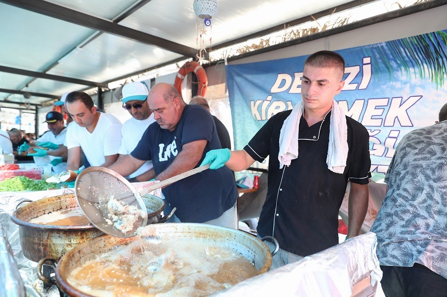 Aliağa’da Balık Sezonu Coşkuyla Açıldı