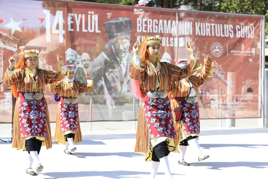 BERGAMA’NIN KURTULUŞU TÖRENLERLE KUTLANDI