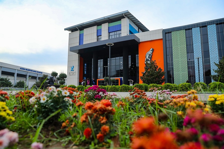 Aliağa Belediyesi'nin Yüzme Tesisleri İzmir’de Zirveye Oynuyor