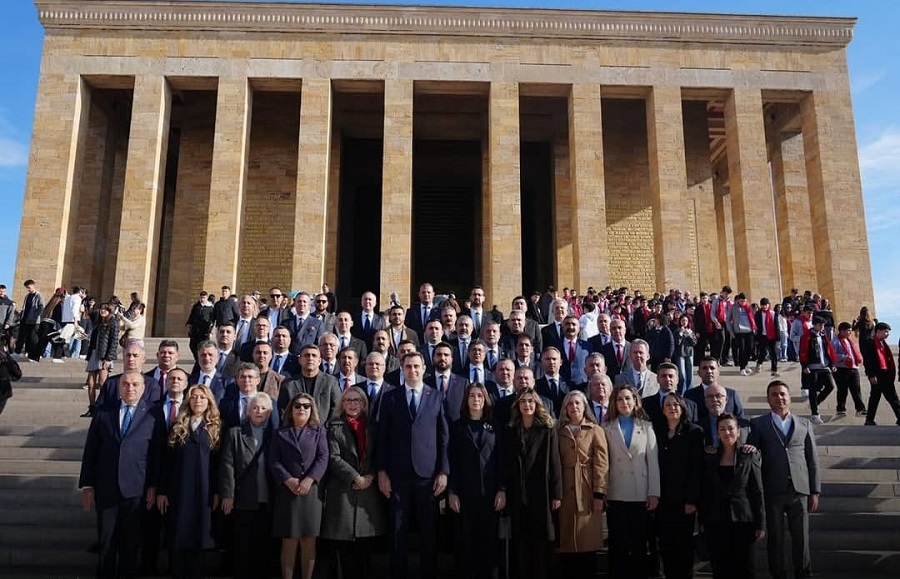 CHP İzmir Anıtkabir'i ziyaret etti