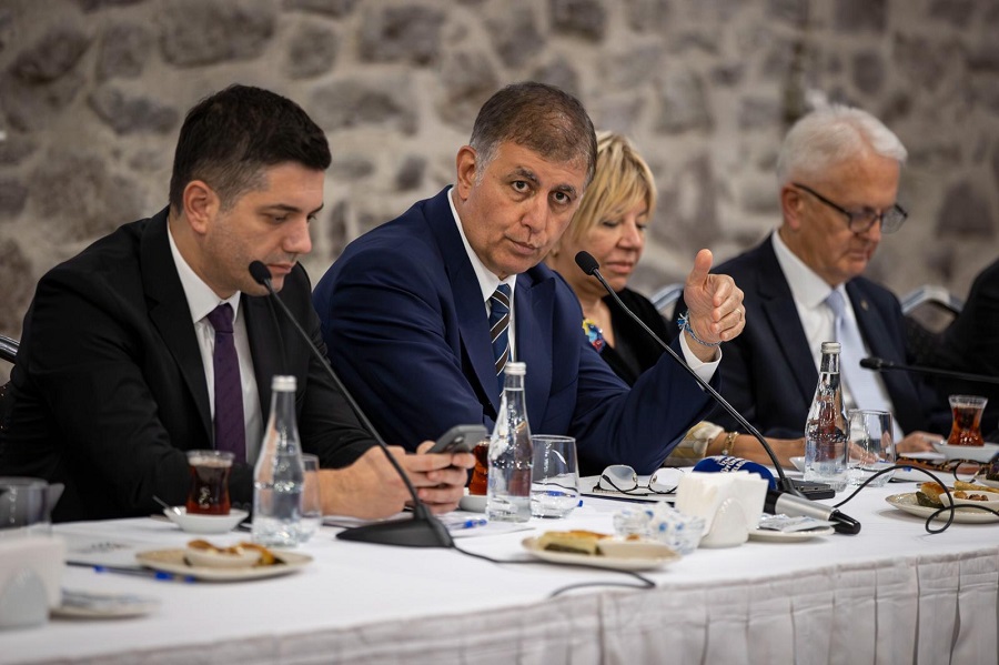 İzmir'in önceliği bertaraf tesisleri olacak