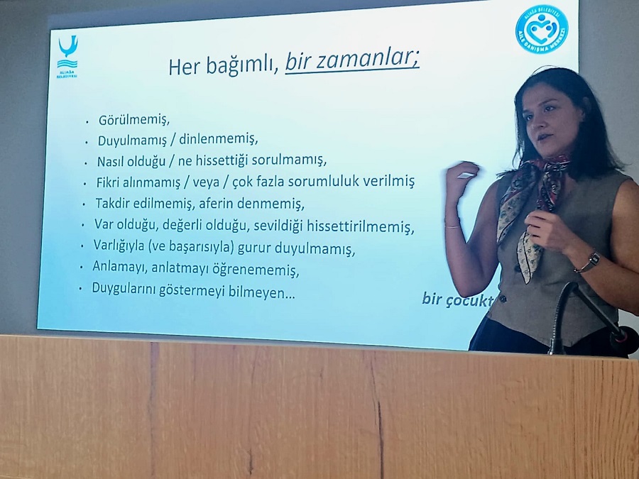 Aliağa Belediyesi’nden Ergenlik Dönemi Semineri
