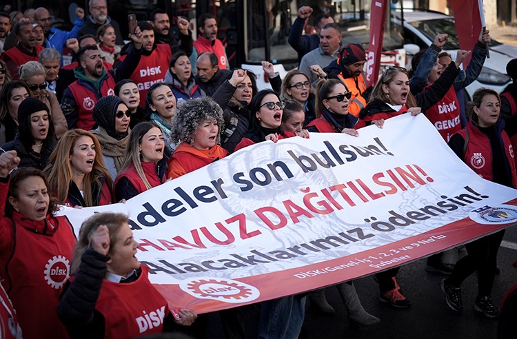 İzmir’de uzlaşı çıkmadı: İşçilerden eylemlere devam kararı