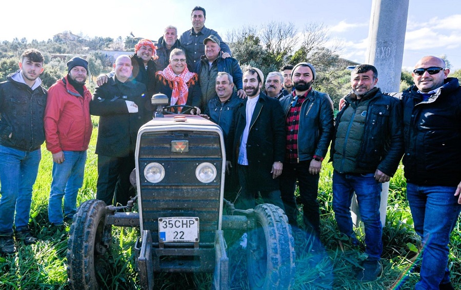 İzmir’de kooperatifçilik rüzgarı: Traktörler meydana iniyor