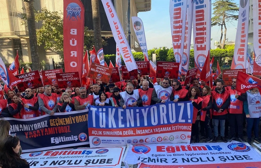 İzmir’de memurlar iş bıraktı
