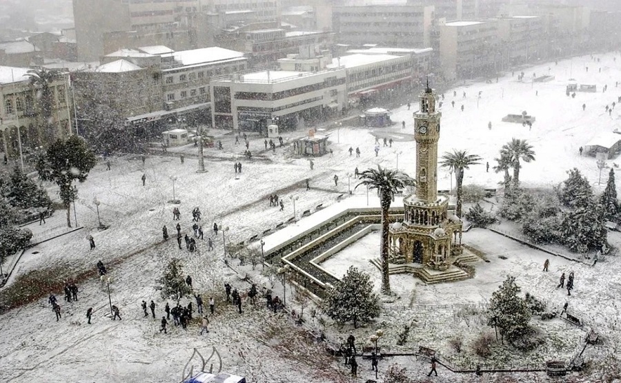 İzmir’de Fırtına, Dondurucu Soğuk ve Yağış Kapıda