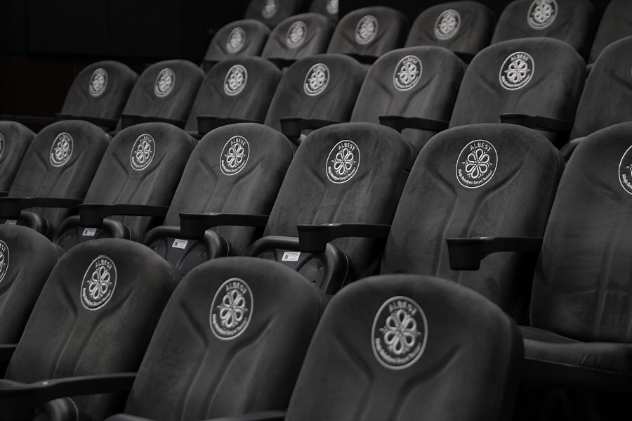 ALBEST Sinema Modern Yüzüyle Kapılarını Açtı