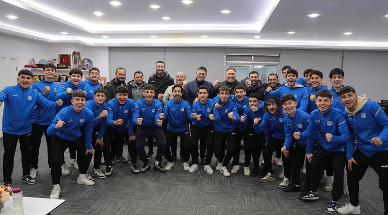 Aliağa Helvacı Spor U-18 Takımı İzmir Şampiyonu Oldu
