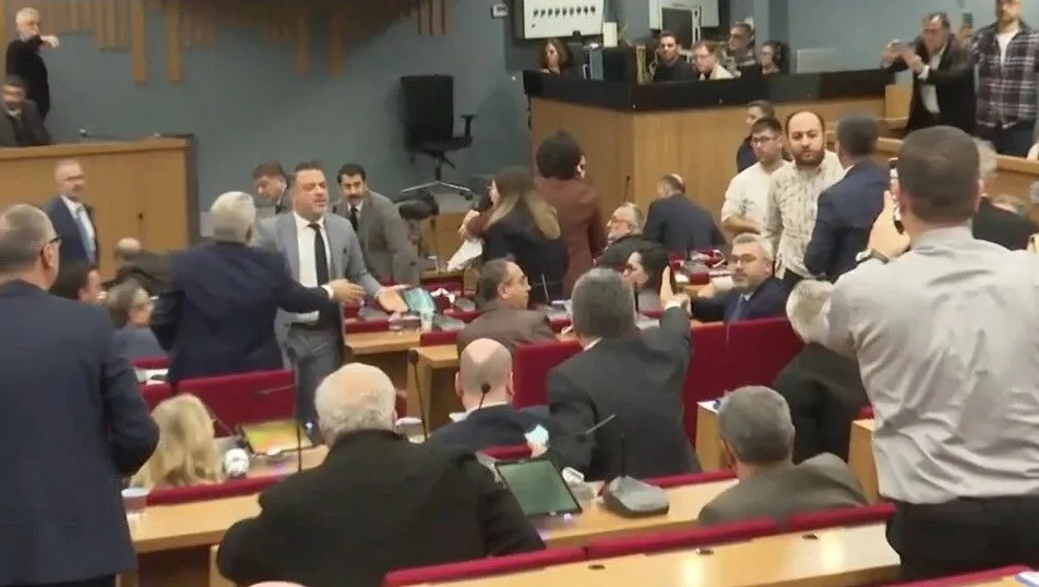 İzmir Büyükşehir Meclis’nde Akın Gürlek tartışması