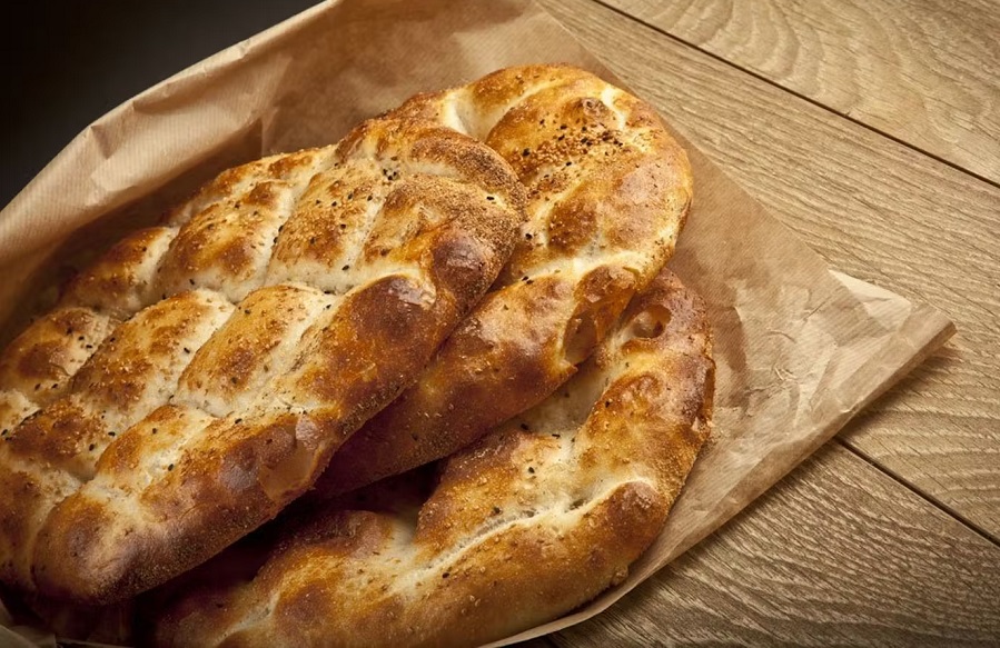 İzmir genelinde 300 gram Ramazan Pidesi 30 lira