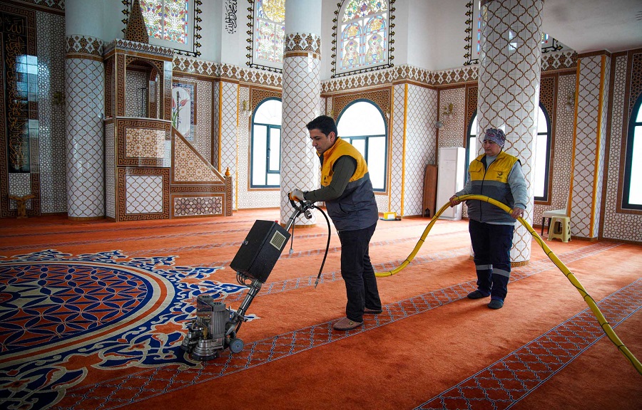 Aliağa Belediyesi’nden Ramazan Öncesi İbadethane Temizliği