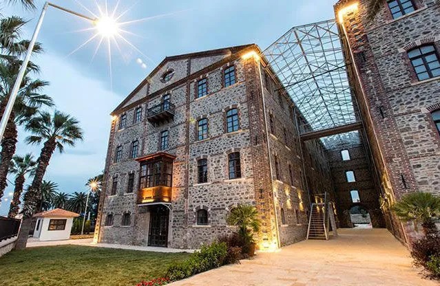 Belediye mülkiyetindeki binalara Vakıflar Genel Müdürlüğü el koymaya çalışıyor