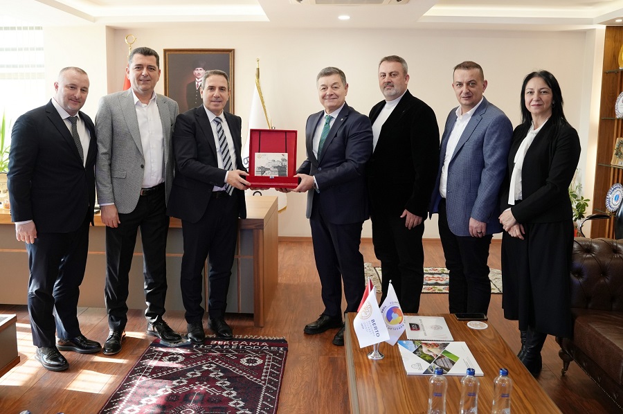 BERGAMA KAYMAKAMI AVNİ ORAL VEDA ZİYARETLERİNE BAŞLADI