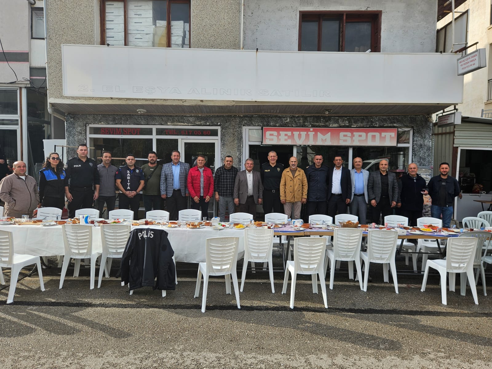 ALİAĞA’DA ESNAF VE PROTOKOL KAHVALTIDA BİR ARAYA GELDİ