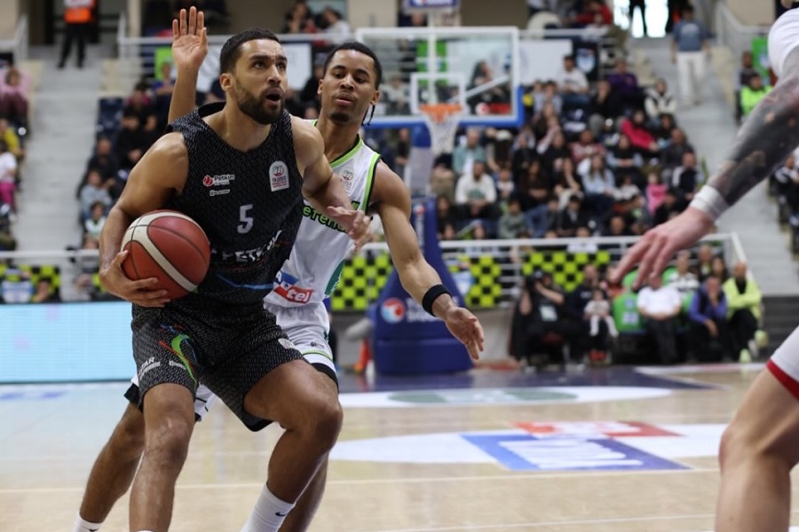 Aliağa Petkimspor'da Özhan Çıvgın gitti Orhun Ene geldi