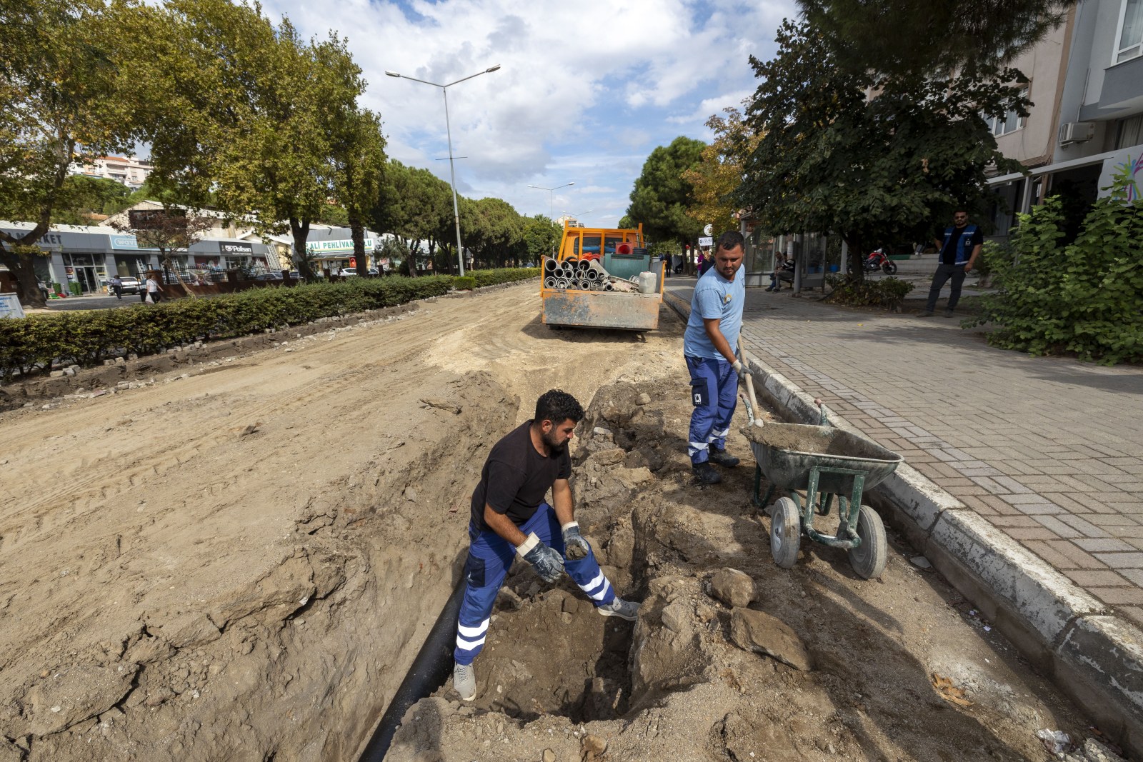 BERGAMA’DA TAŞKIN RİSKİNE KARŞI 22 MİLYON LİRALIK ALTYAPI YATIRIMI